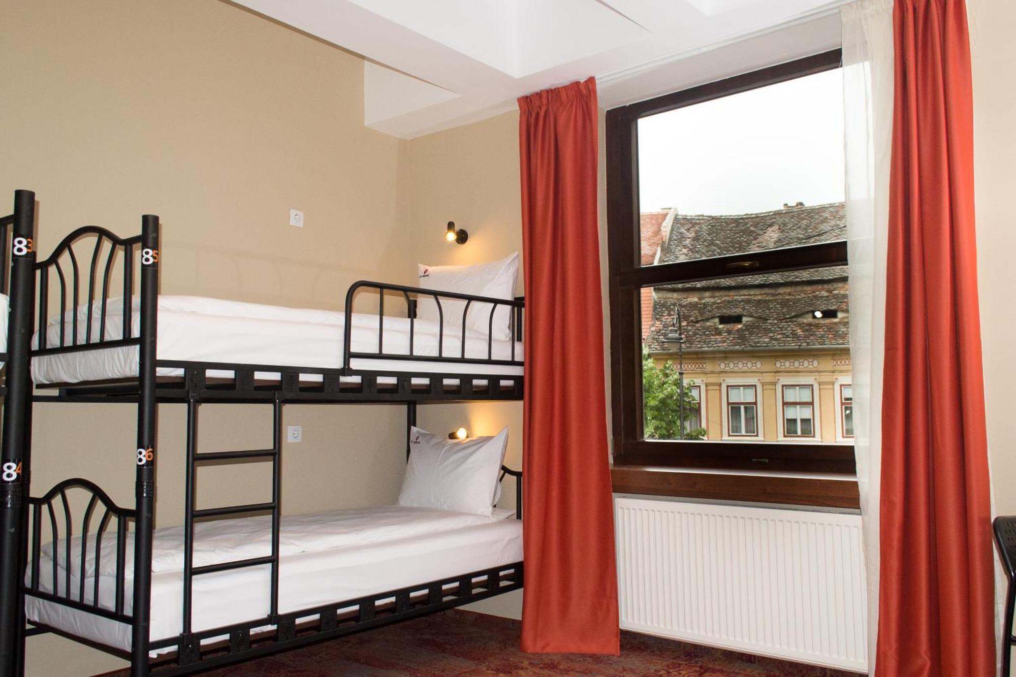 B13 Hostel Sibiu Ngoại thất bức ảnh
